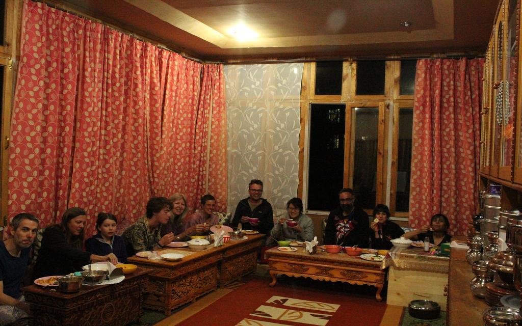 Tsetan Guest House Leh Exterior foto